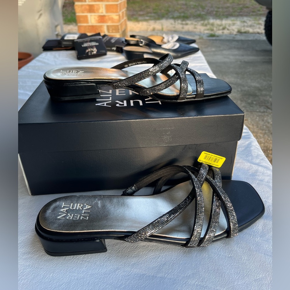 ⚠️NWOT⚠️ Naturalizer Black and Silver Sandals